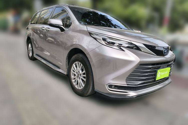 Used Toyota SIENNA 2021 2.5L Hybrid Premium Edition Front Right 45 Deg