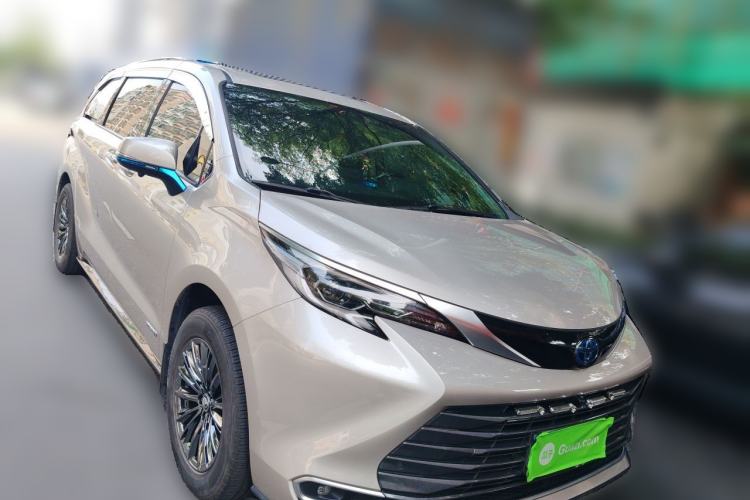 Used Toyota SIENNA 2021 2.5L Hybrid Ultimate Edition Front Right 45 Deg