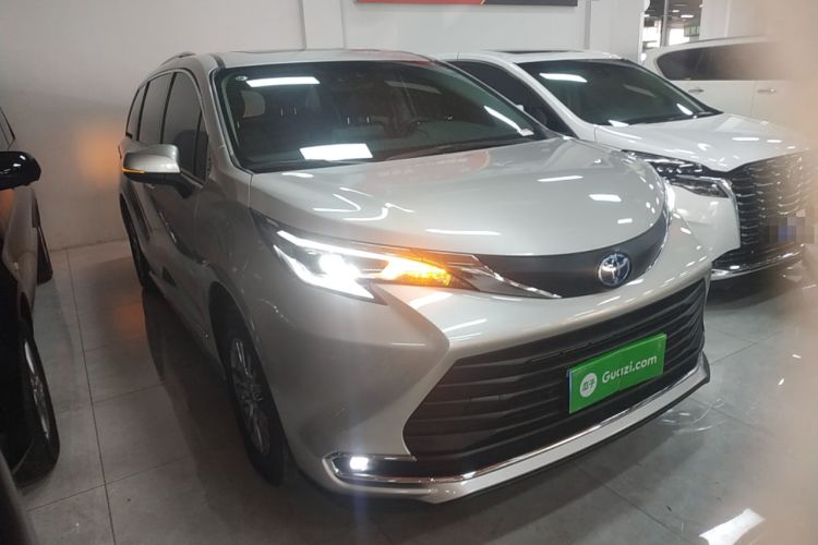 Used Toyota SIENNA 2021 2.5L Hybrid Comfort Edition Front Right 45 Deg
