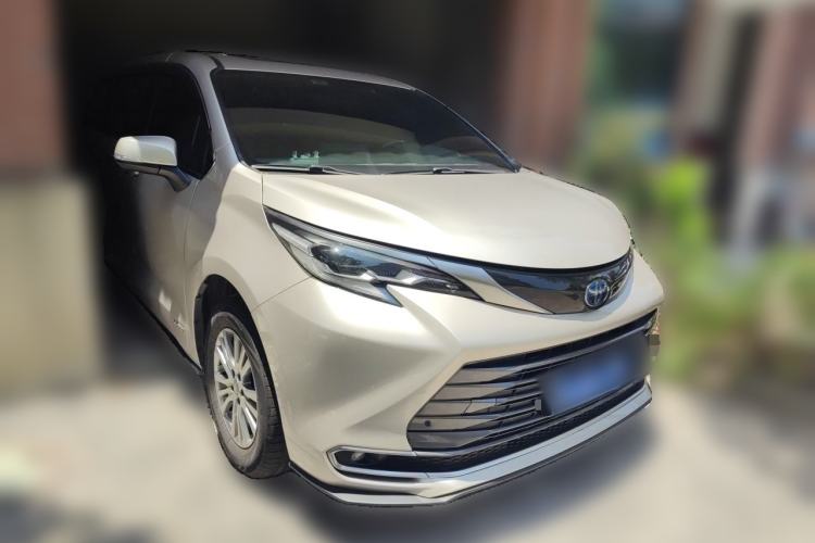 Used Toyota SIENNA 2021 2.5L Hybrid Luxury Edition Front Right 45 Deg