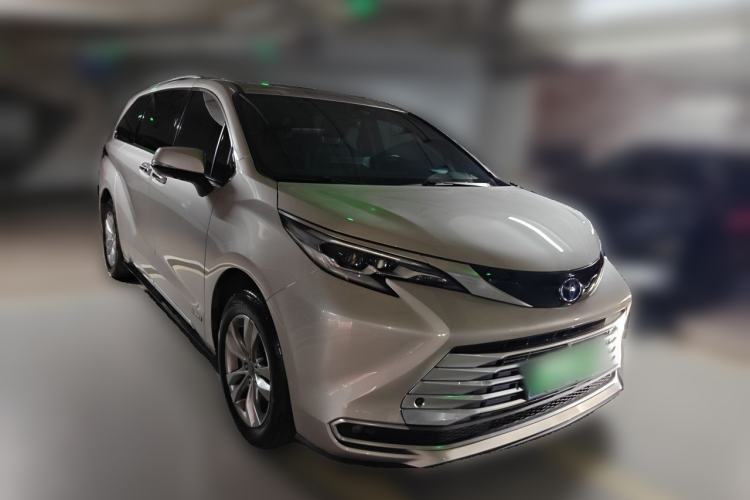Used Toyota SIENNA 2021 2.5L Hybrid Platinum Edition Front Right 45 Deg
