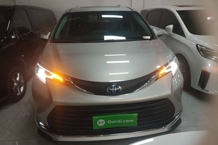 Used Toyota SIENNA 2021 2.5L Hybrid Comfort Edition Front