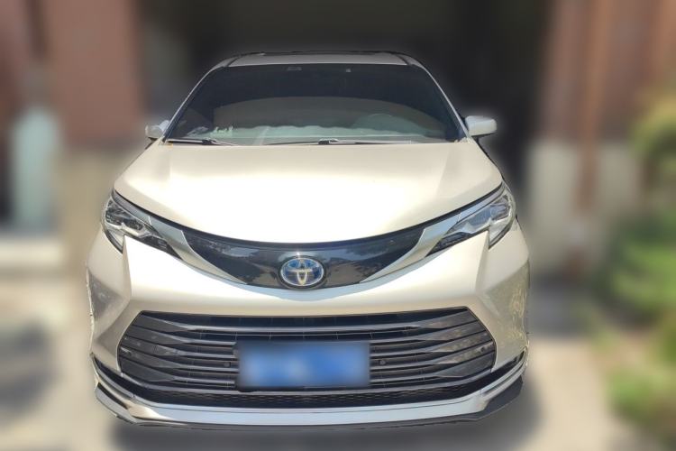 Used Toyota SIENNA 2021 2.5L Hybrid Luxury Edition Front