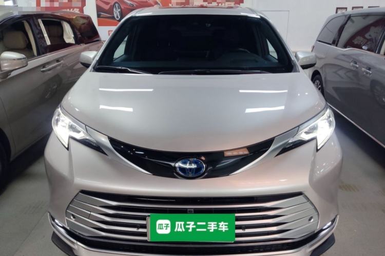 Used Toyota SIENNA 2021 2.5L Hybrid Platinum Edition Front