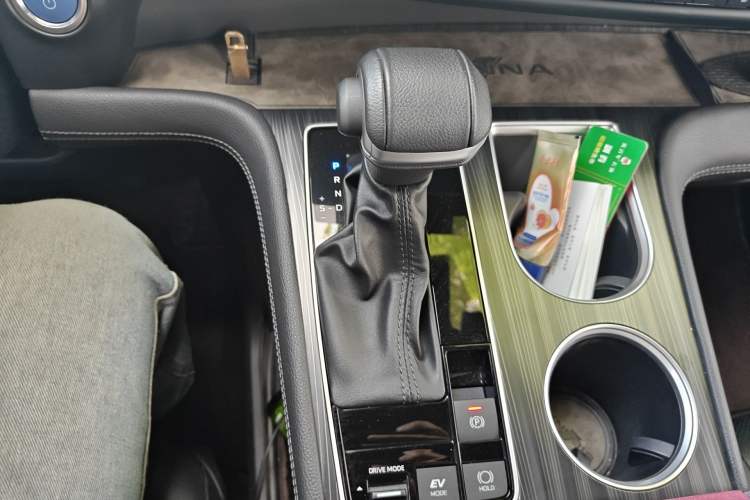 Used Toyota SIENNA 2021 2.5L Hybrid Ultimate Edition Gear Lever