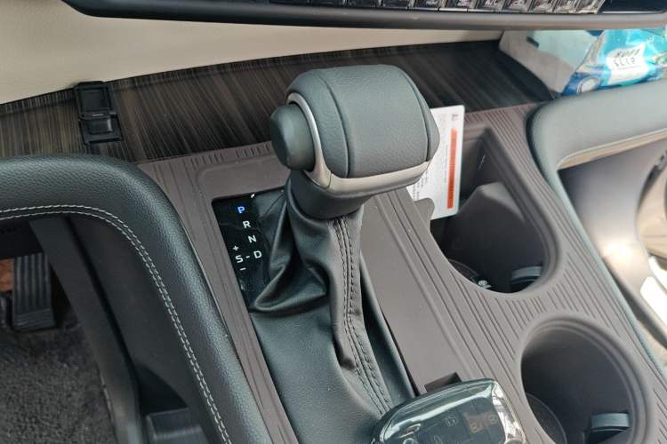 Used Toyota SIENNA 2021 2.5L Hybrid Ultimate Edition Gear Lever