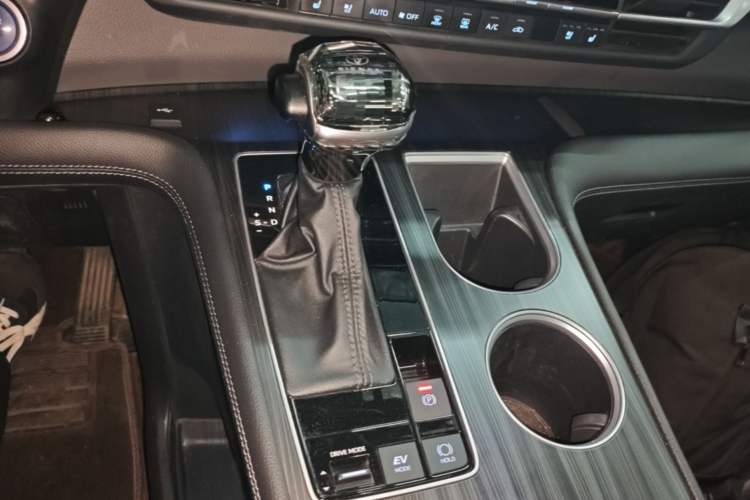 Used Toyota SIENNA 2021 2.5L Hybrid Premium Edition Gear Lever