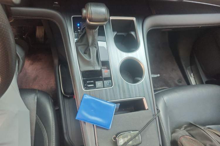 Used Toyota SIENNA 2021 2.5L Hybrid Premium Edition Gear Lever