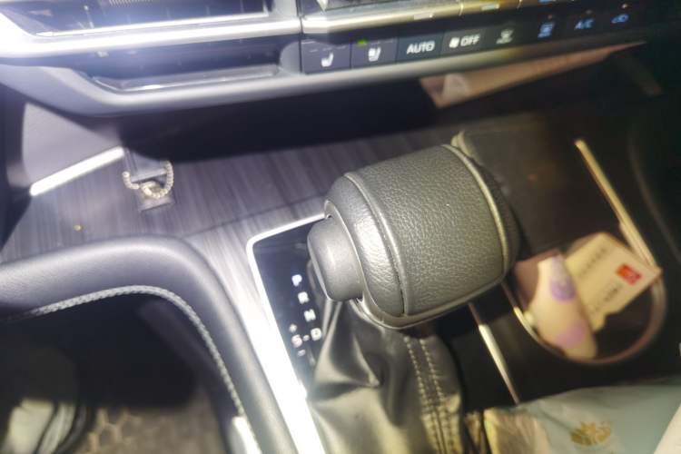 Used Toyota SIENNA 2021 2.5L Hybrid Premium Edition Gear Lever
