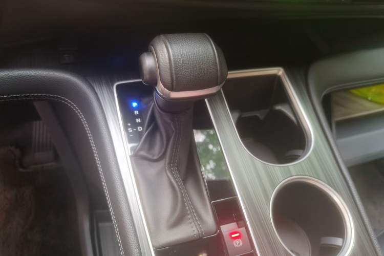 Used Toyota SIENNA 2021 2.5L Hybrid Platinum Edition Gear Lever