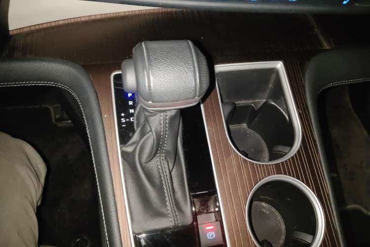Used Toyota SIENNA 2021 2.5L Hybrid Luxury Edition Gear Lever