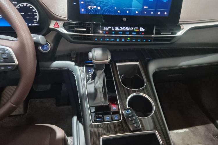 Used Toyota SIENNA 2021 2.5L Hybrid Platinum Edition Gear Lever