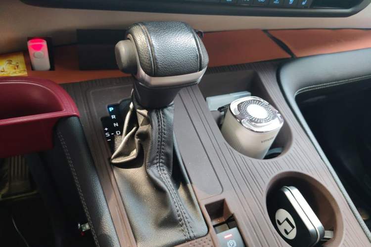 Used Toyota SIENNA 2021 2.5L Hybrid Ultimate Edition Gear Lever