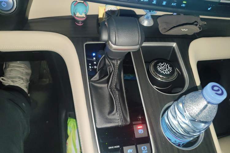 Used Toyota SIENNA 2021 2.5L Hybrid Luxury Edition Gear Lever