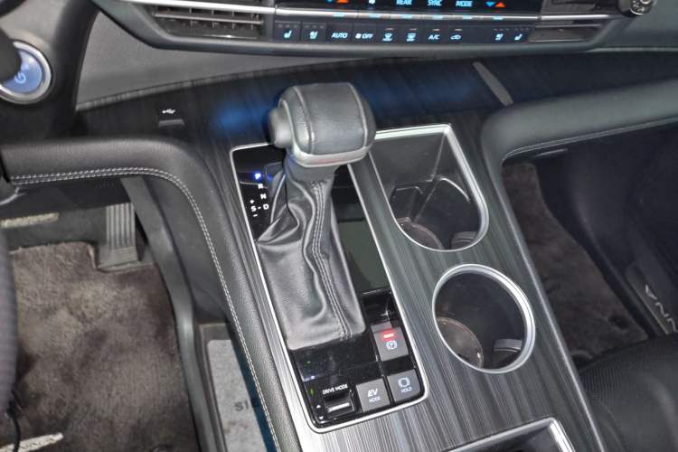 Used Toyota SIENNA 2021 2.5L Hybrid Premium Edition Gear Lever