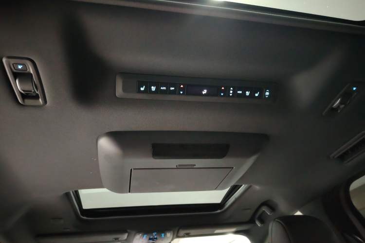 Used Toyota SIENNA 2021 2.5L Hybrid Platinum Edition Headliner