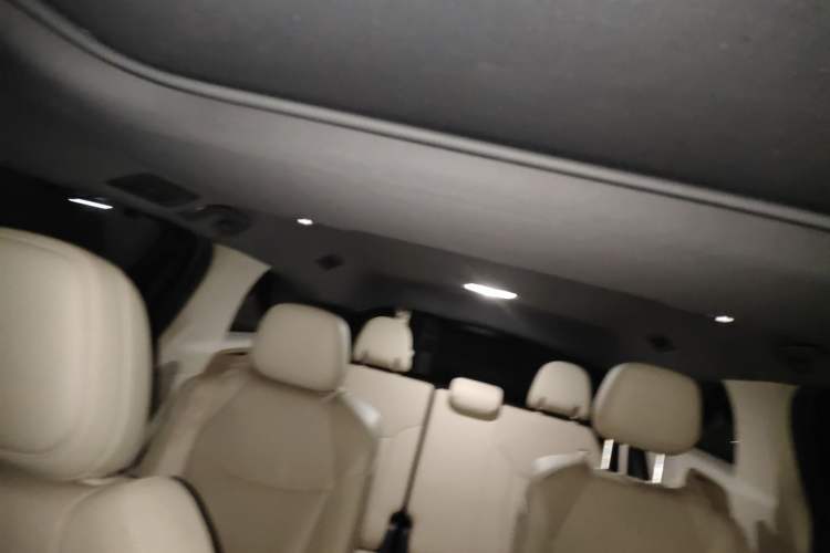 Used Toyota SIENNA 2021 2.5L Hybrid Luxury Edition Headliner