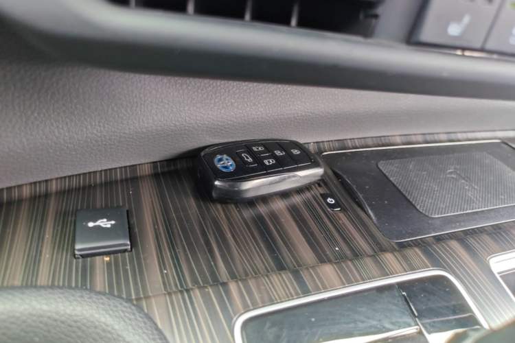 Used Toyota SIENNA 2021 2.5L Hybrid Platinum Edition Interior 1