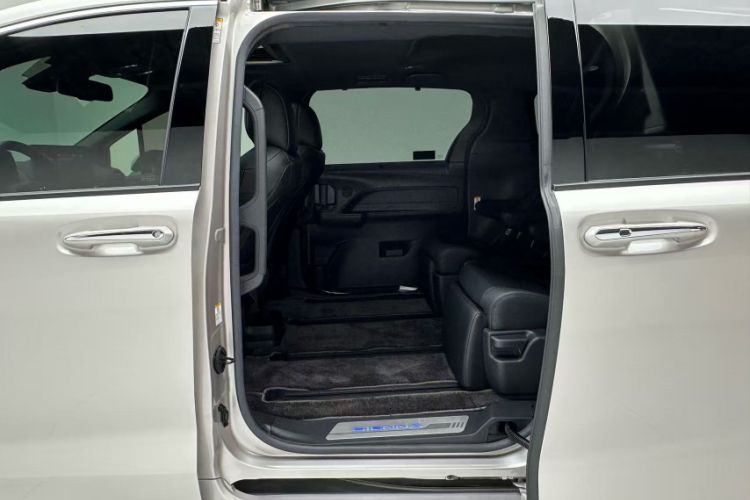 Used Toyota SIENNA 2021 2.5L Hybrid Premium Edition Interior 1