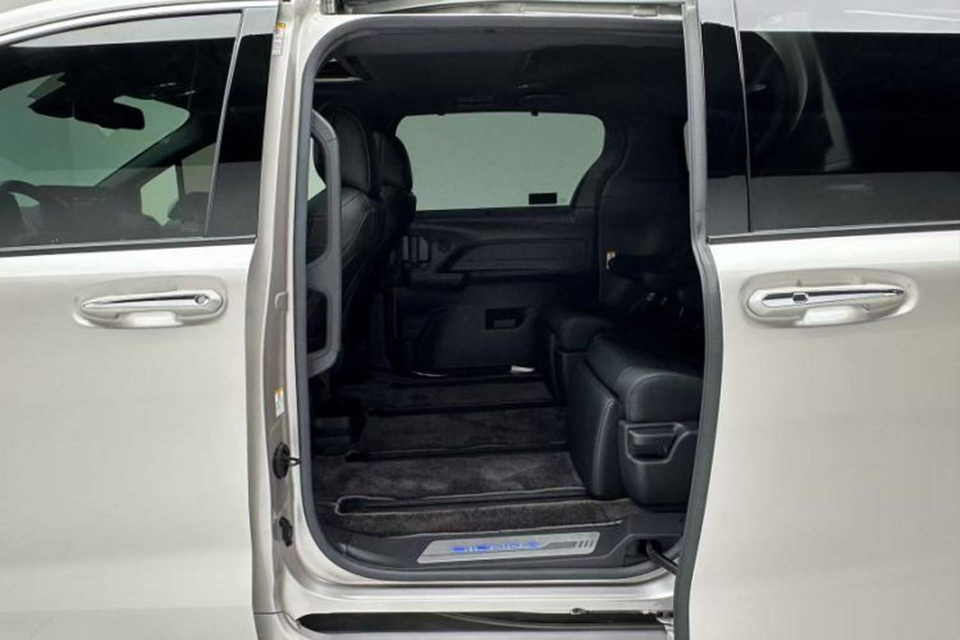 Used Toyota SIENNA 2021 2.5L Hybrid Premium Edition Interior 1