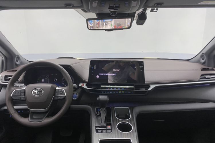 Used Toyota SIENNA 2021 2.5L Hybrid Platinum Edition Interior 1