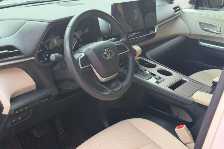 Used Toyota SIENNA 2021 2.5L Hybrid Luxury Edition Interior 1