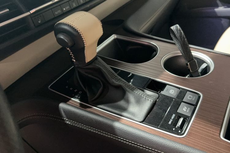 Used Toyota SIENNA 2021 2.5L Hybrid Luxury Edition Interior 11