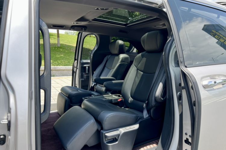 Used Toyota SIENNA 2021 2.5L Hybrid Ultimate Edition Interior 13