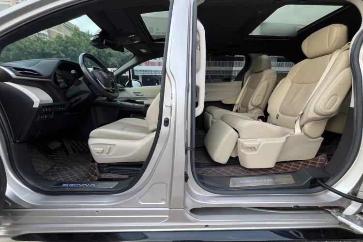Used Toyota SIENNA 2021 2.5L Hybrid Ultimate Edition Interior 13