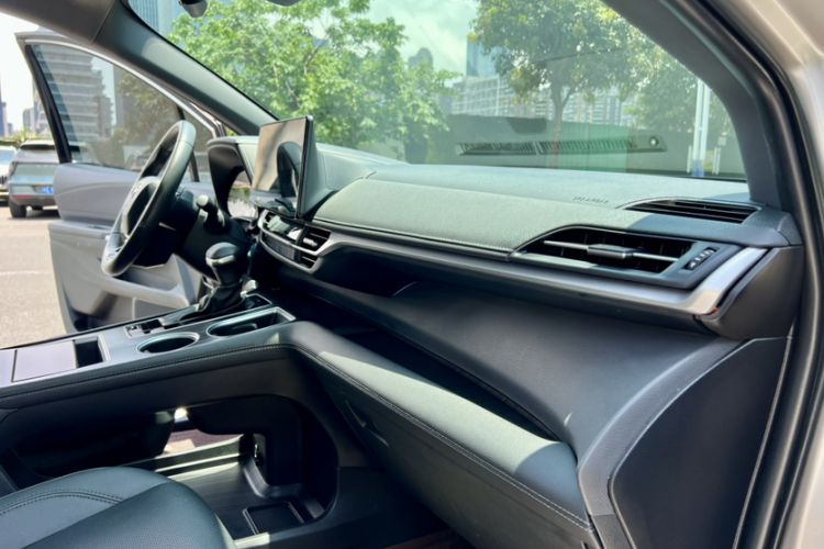 Used Toyota SIENNA 2021 2.5L Hybrid Ultimate Edition Interior 14