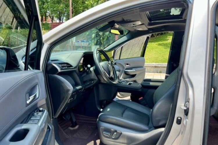 Used Toyota SIENNA 2021 2.5L Hybrid Ultimate Edition Interior 15