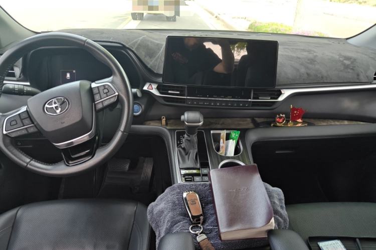 Used Toyota SIENNA 2021 2.5L Hybrid Ultimate Edition Interior 2