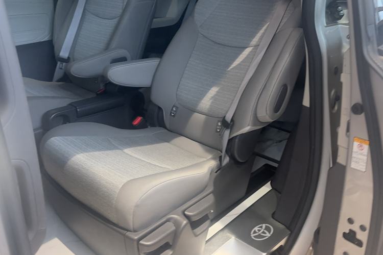 Used Toyota SIENNA 2021 2.5L Hybrid Comfort Edition Interior 2
