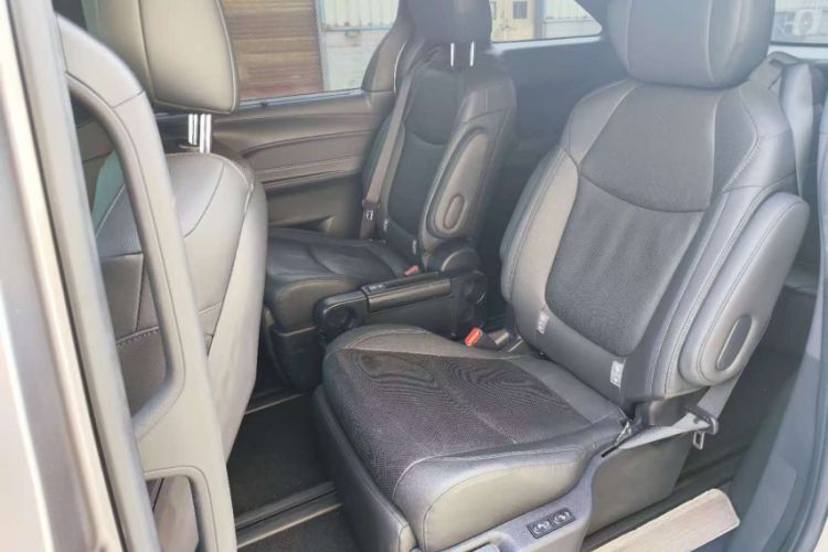 Used Toyota SIENNA 2021 2.5L Hybrid Premium Edition Interior 2