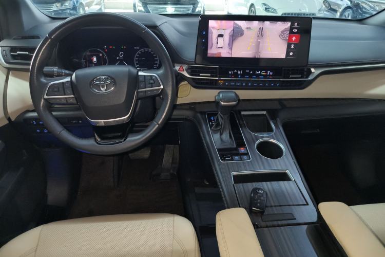 Used Toyota SIENNA 2021 2.5L Hybrid Ultimate Edition Interior 2