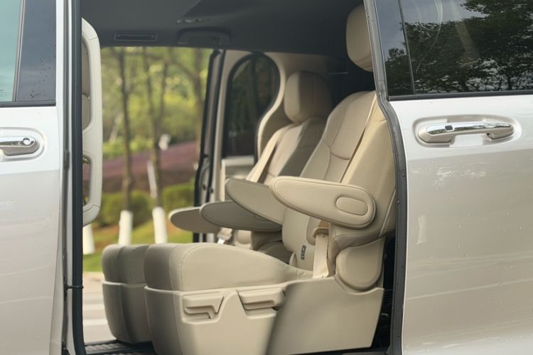 Used Toyota SIENNA 2021 2.5L Hybrid Luxury Edition Interior 2