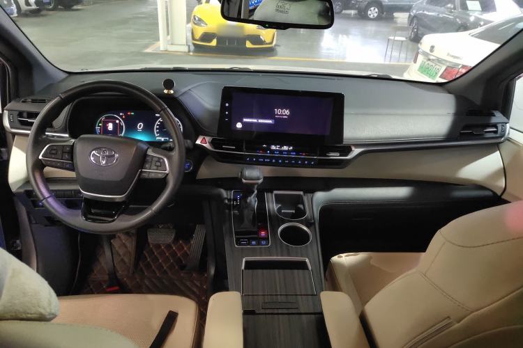 Used Toyota SIENNA 2021 2.5L Hybrid Ultimate Edition Interior 2