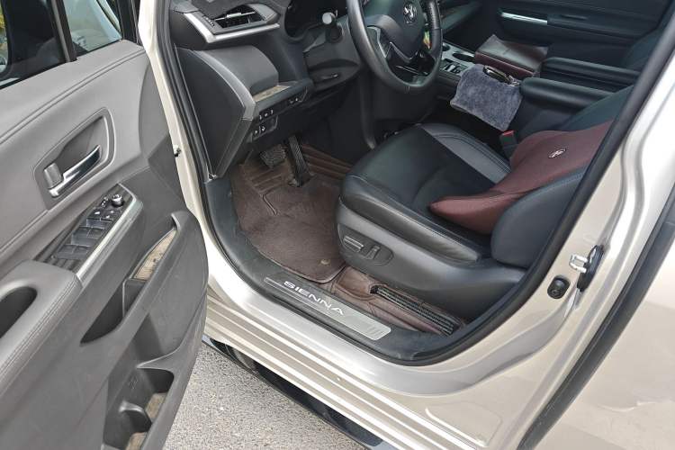 Used Toyota SIENNA 2021 2.5L Hybrid Ultimate Edition Interior 3