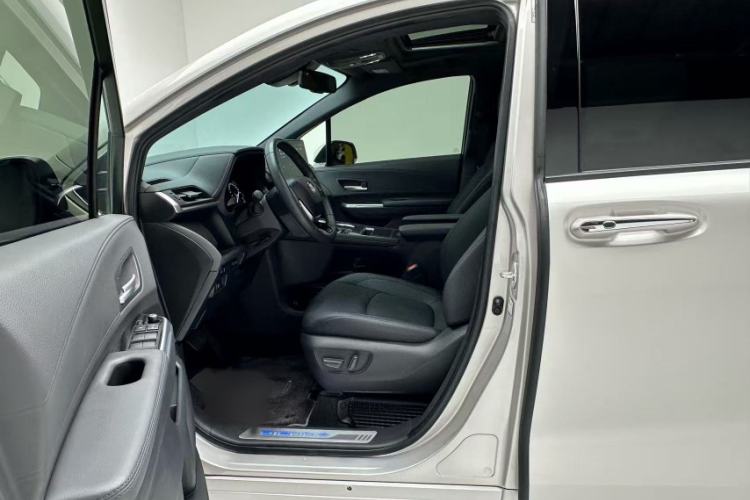 Used Toyota SIENNA 2021 2.5L Hybrid Premium Edition Interior 3