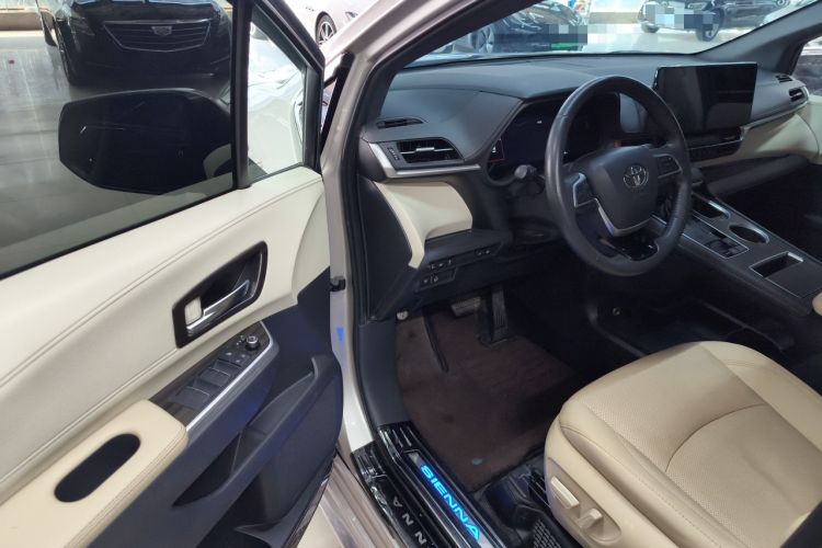 Used Toyota SIENNA 2021 2.5L Hybrid Ultimate Edition Interior 3