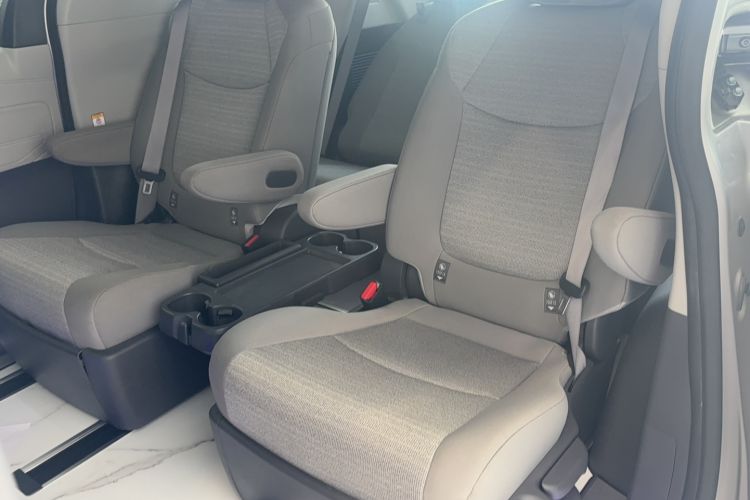 Used Toyota SIENNA 2021 2.5L Hybrid Comfort Edition Interior 3