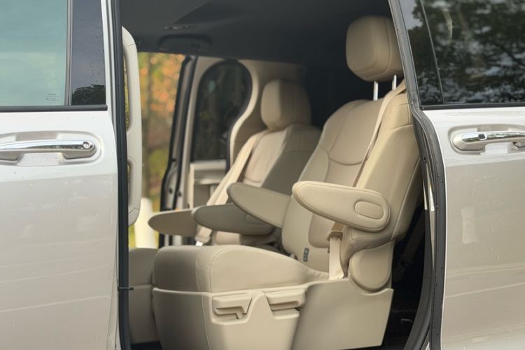 Used Toyota SIENNA 2021 2.5L Hybrid Luxury Edition Interior 3