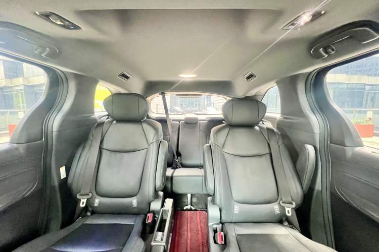 Used Toyota SIENNA 2021 2.5L Hybrid Premium Edition Interior 3