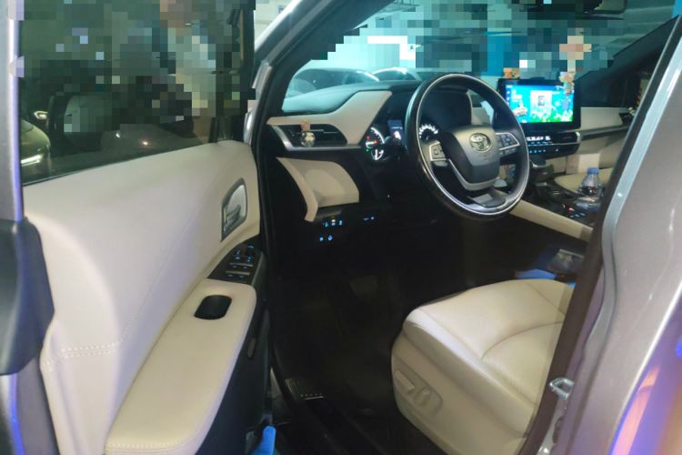 Used Toyota SIENNA 2021 2.5L Hybrid Luxury Edition Interior 3