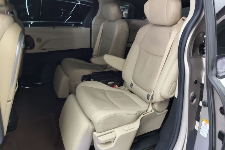 Used Toyota SIENNA 2021 2.5L Hybrid Ultimate Edition Interior 4