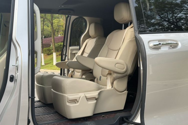 Used Toyota SIENNA 2021 2.5L Hybrid Luxury Edition Interior 4