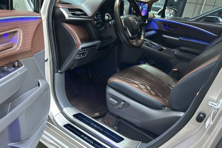 Used Toyota SIENNA 2021 2.5L Hybrid Comfort Edition Interior 4