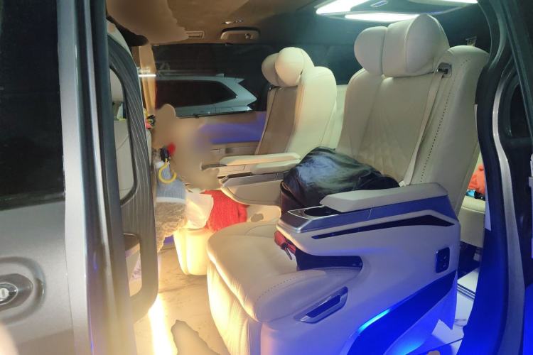 Used Toyota SIENNA 2021 2.5L Hybrid Luxury Edition Interior 4