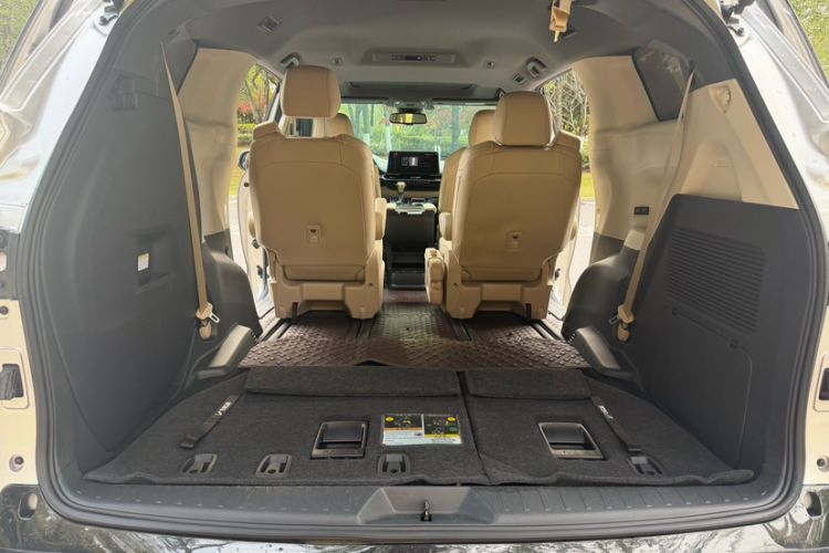 Used Toyota SIENNA 2021 2.5L Hybrid Luxury Edition Interior 5