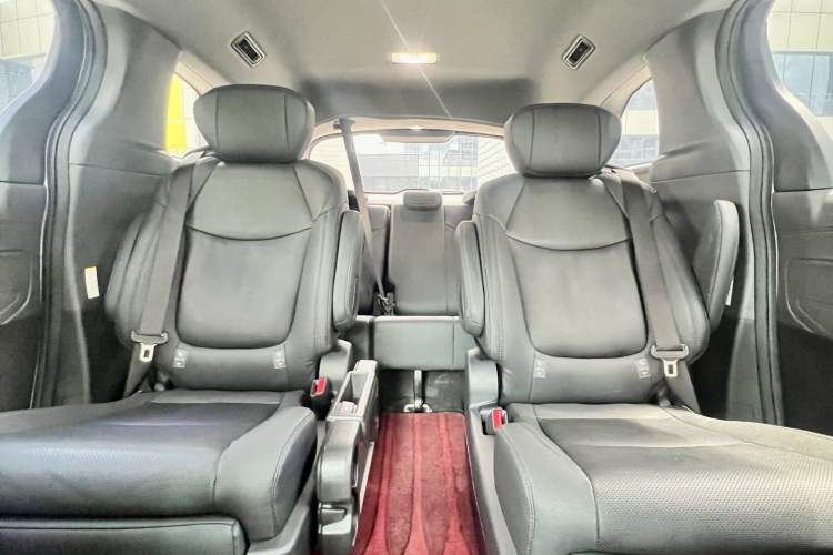 Used Toyota SIENNA 2021 2.5L Hybrid Premium Edition Interior 5